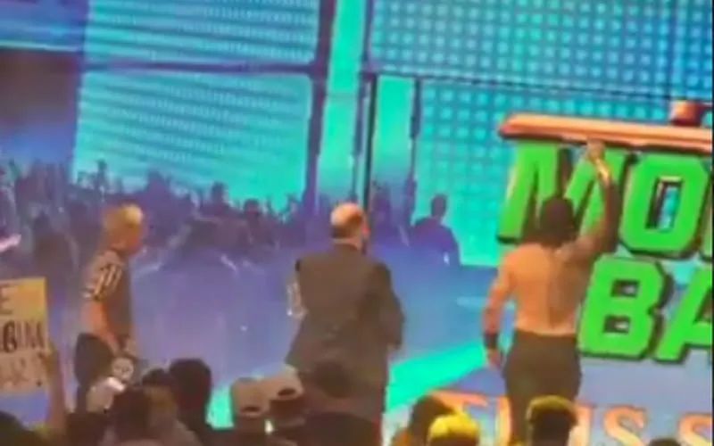 wwe|SD未播出片段！李霞首秀主节目！罗曼与粉丝发生冲突……