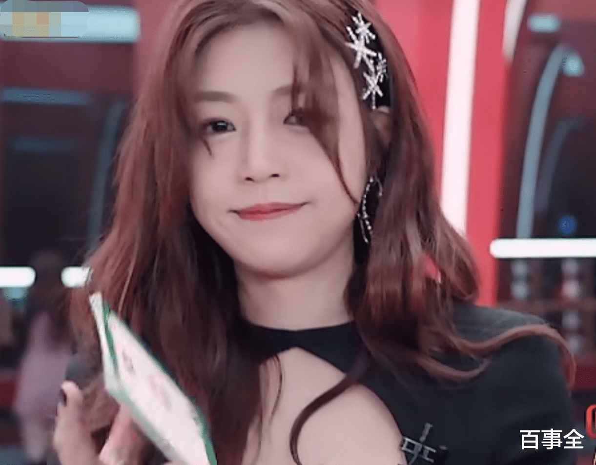 陈妍希|陈妍希惊艳亮相!性感热舞引爆全场,结果却被肚子赘肉抢镜显尴尬