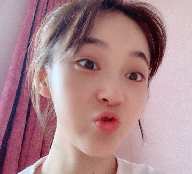 |22年前，一夜爆红却坚持读书的童星“十公主”，如今怎么样了？