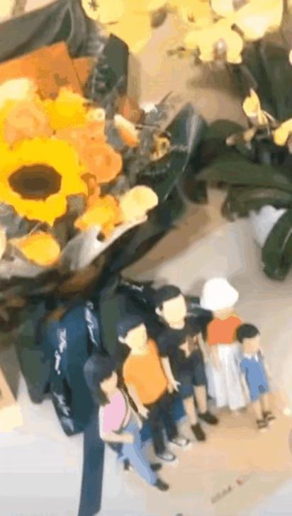 |孙卓过18岁生日,十几个生日蛋糕令人泪目,养姐发美食思念孙卓