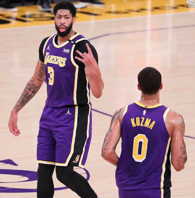 湖人队|詹姆斯浓眉帮不了湖人！庄塔马组合52+26+10救湖人逃出附加赛！