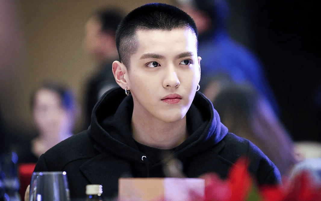 谢孟伟|谢孟伟支援河南洪灾，又是在“作秀”？网友：自带大爷等待救援呢