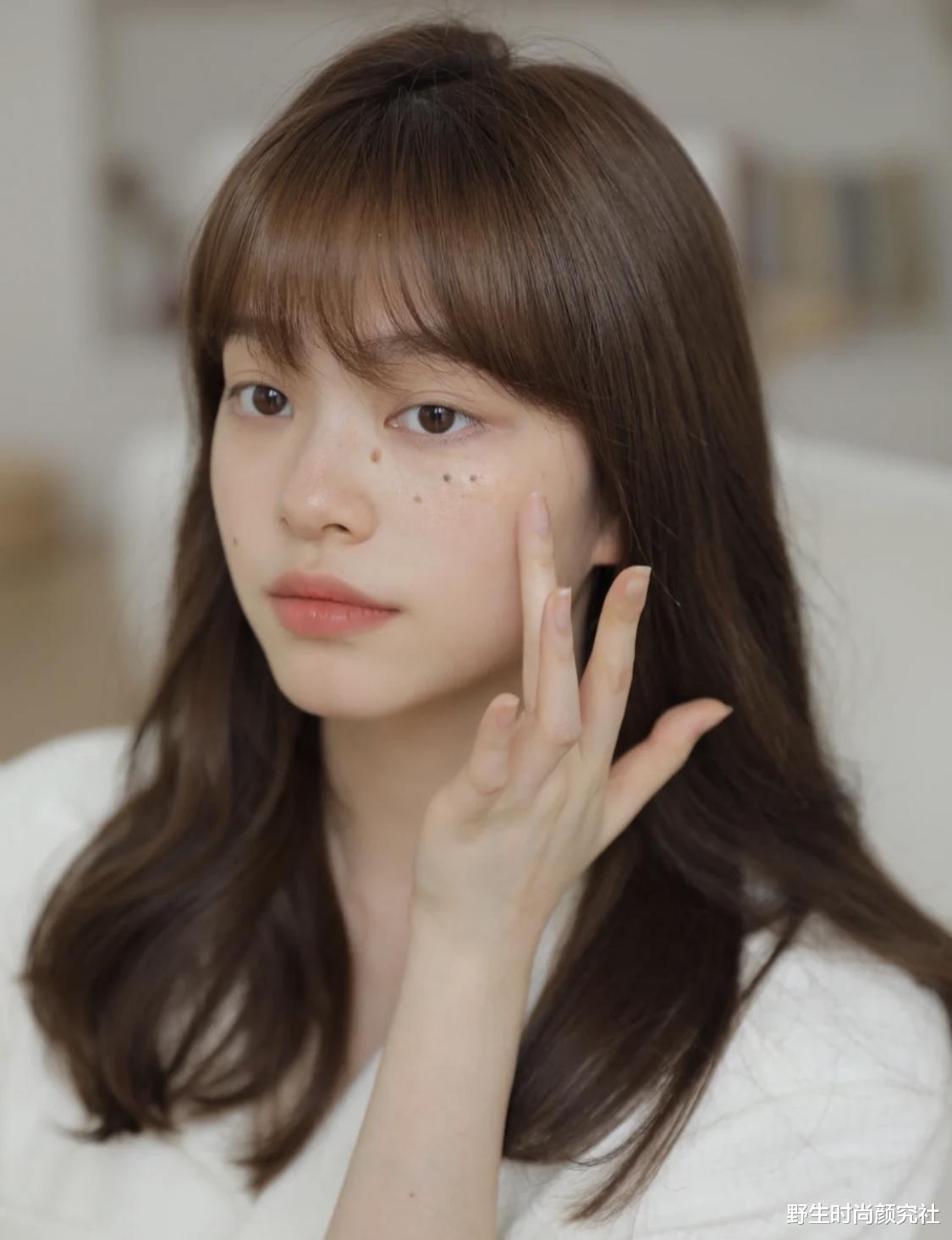 明星素颜 脸上有这几个特征的女生，是典型的“干净脸”，素颜也漂亮