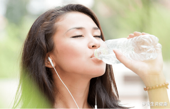 罗医生说健康|女人上厕所时,瞄一眼内裤,若出现3个变化,宫颈或已烂如渔网