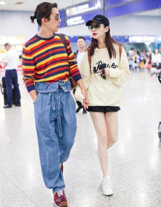 戚薇|戚薇的“漫画腿”辨识度太高,裤头那么短,老公李承铉也不管管