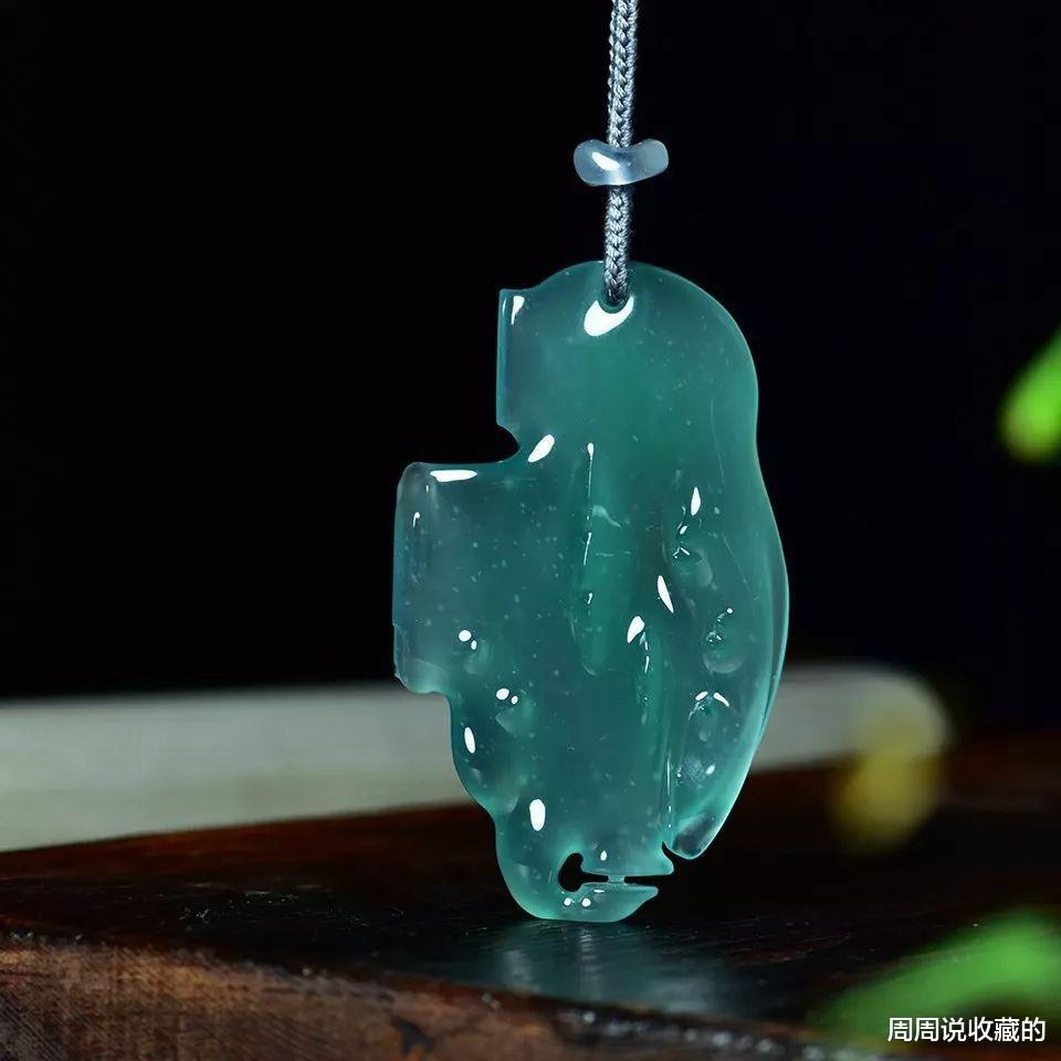 翡翠|怎么挑选一件蓝水的翡翠