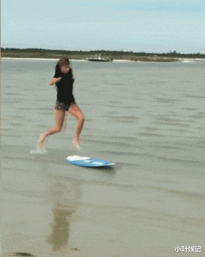 小叶娱记 “卫生间遇到狠人了，请问大哥是在练金肛吗？”