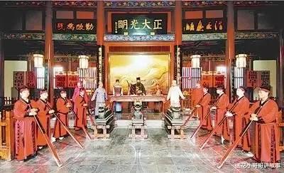 送花小哥哥讲故事 中国古代奇案：真假尼姑，雌雄大盗骗财又骗色