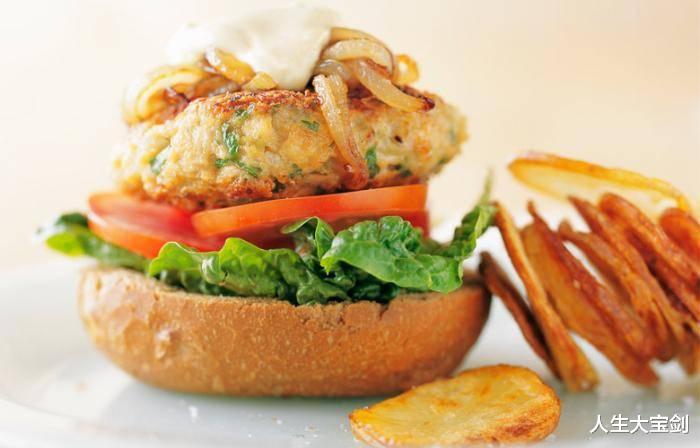 更年期|如果女人进入更年期,这三种食物还是尽量少吃,管住嘴能年轻很多