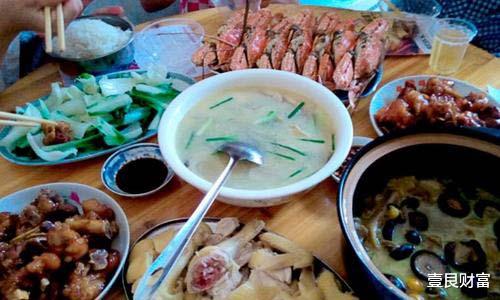 壹艮财富 在国外吃饭要“给小费”，国内饭店也将多收“一笔钱”？了解下