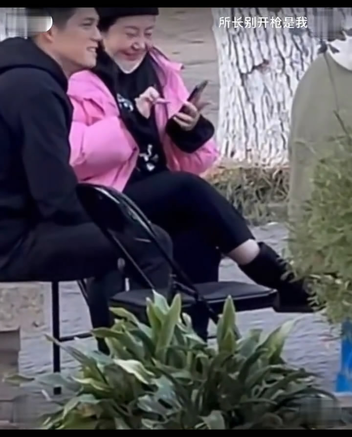 吴永恩|吴永恩低调探班王子文,在片场从天亮等到天黑,为女友甘之如饴