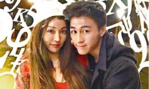 桃小菁说说|南台控股:整形撕x豪门恋一样不落,这对塑料姐妹怎么还是时代的眼泪?