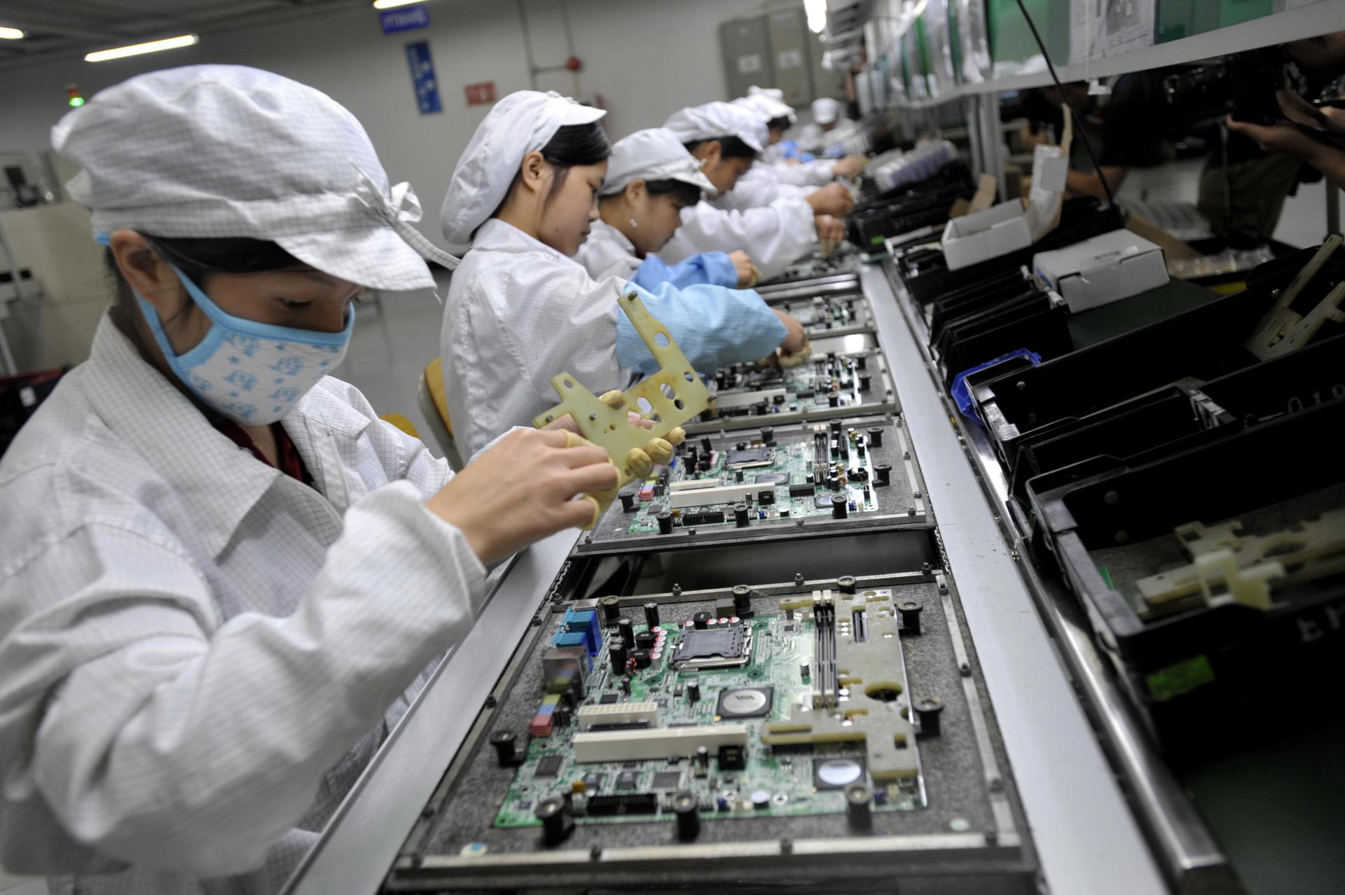 富士康|投资数十亿建厂“黄了”，万部苹果手机被砸：出了中国，果然吃亏