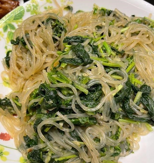 岳云鹏|岳云鹏分享中秋晚餐，引得5千粉丝吐槽，网友：没有饺子，差评！