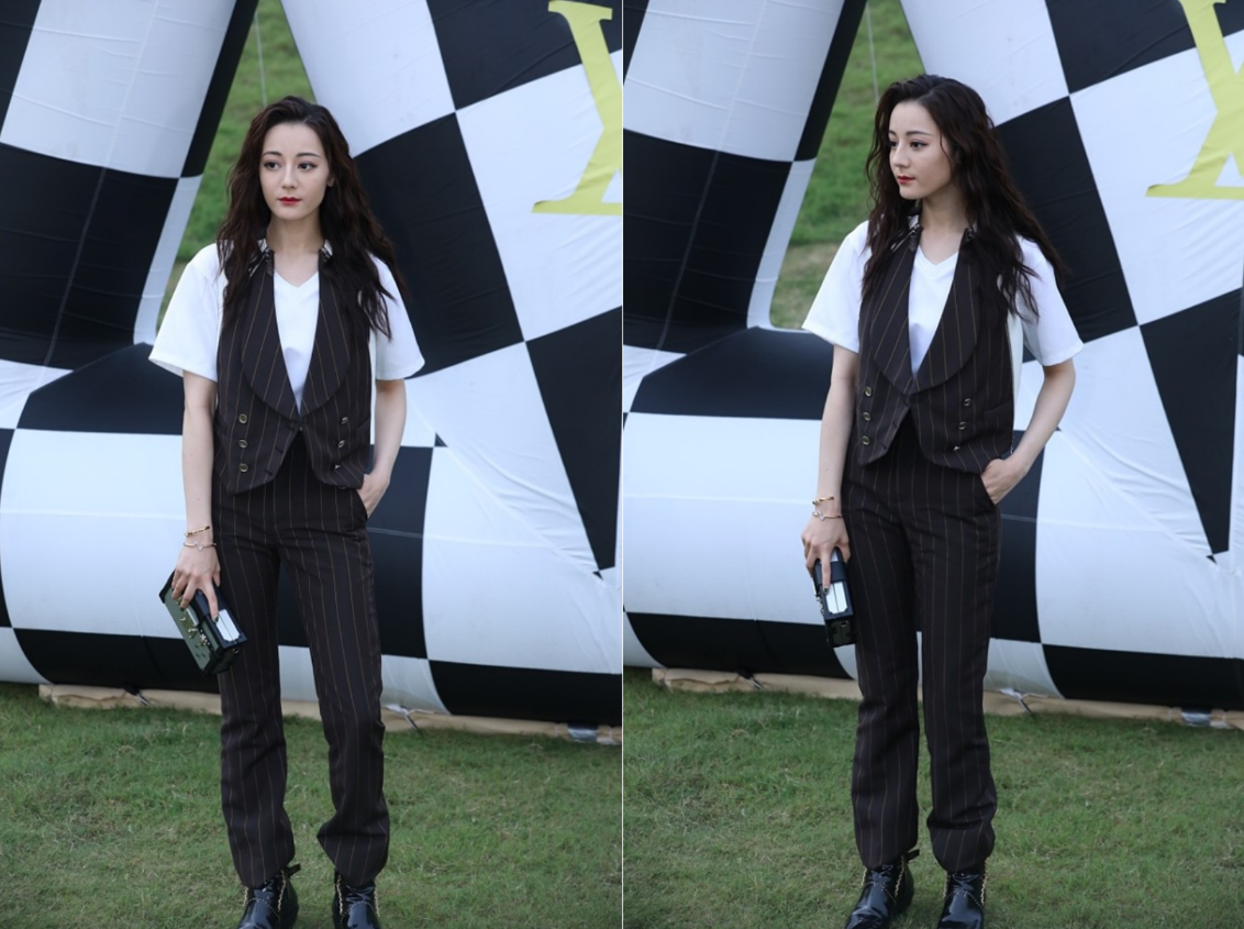 迪丽热巴|迪丽热巴的身材谁不爱?穿条纹衫凹出小细腿,重点是又长又没赘肉