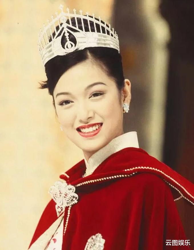 李珊珊|李珊珊疑健康再出问题！林保怡陪她看病抽血，曾患惊恐症一度濒死