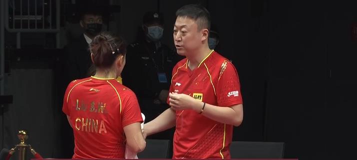 刘诗雯|3-0！4连胜！刘诗雯打疯了，0-5后逆转，刘国梁观赛，马林鼓掌