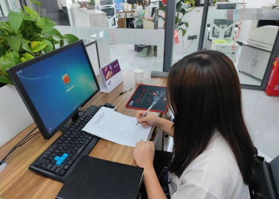 大学生|“高薪工作”与“体面工作”，你会选择哪个？90后选择出奇一致