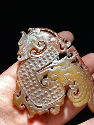 和田玉籽料|战国 和田玉籽料受沁 龙形玉珮 挂件