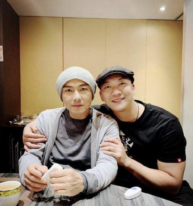 杨紫|前TVB男星官宣结婚！与老婆内地领证，曾为救脑瘤前任当艺人保镖