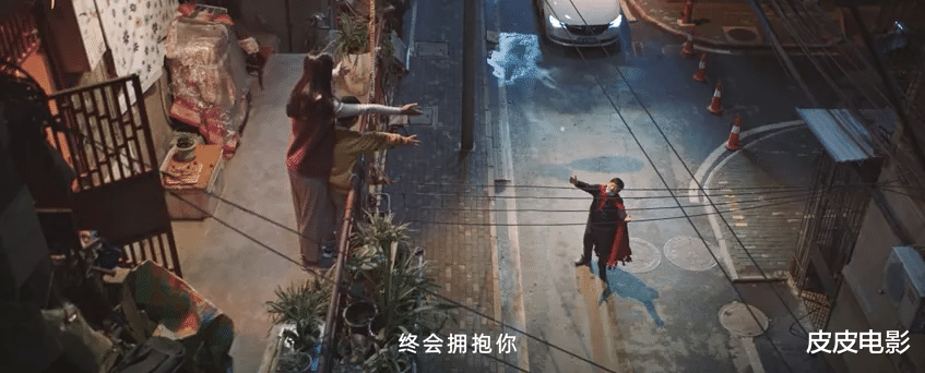 钟汉良|拿下3个第一，没想到年底这部压轴电影，拍出了人世间最美5个拥抱