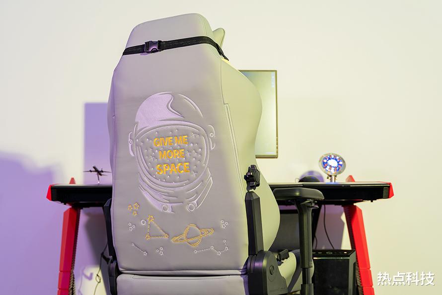 化石 迪锐克斯 夸父（CRAFT） 电竞椅评测 探索宇宙奥秘从它坐起