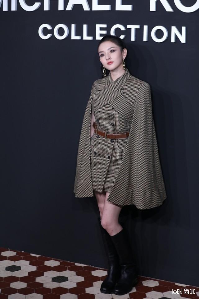 lo时尚咖 宋祖儿的造型师得扣钱,挺好的身材穿成“短粗腿”,幸好气质加分