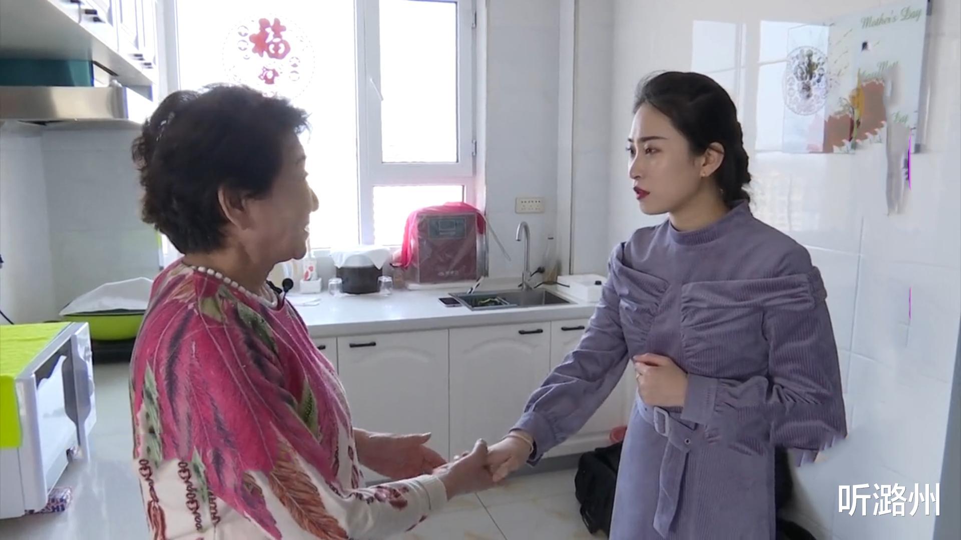 67岁女相亲,遭多金男嫌弃老且丑,她急眼怒怼:人人说我是美女