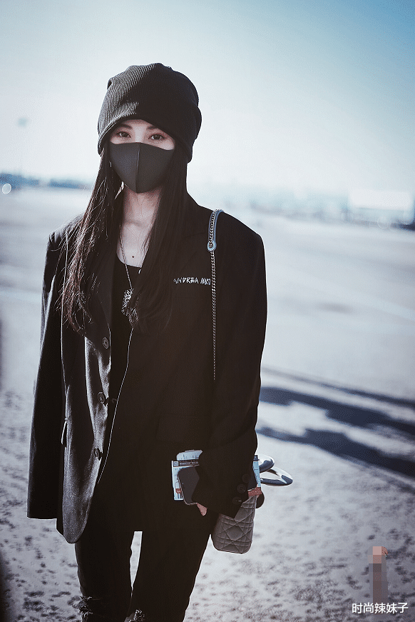 鞠婧祎|鞠婧祎别再穿无痕裤了！当镜头移到双腿那刻，身高再次受关注