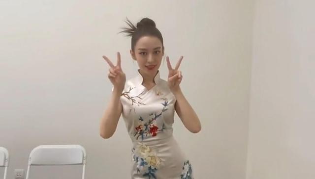 吉娜·爱丽丝|吉娜产后恢复得真好，穿紧身旗袍曲线真是优越，郎朗捡到宝了