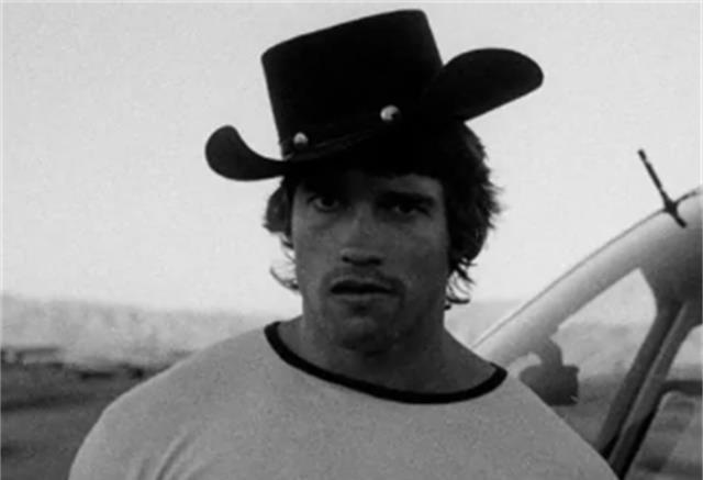 阿诺德·施瓦辛格|施瓦辛格回忆婚外情细节：出轨家中女佣，因私生子长太像被揭穿