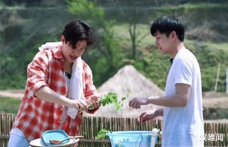 张艺兴|《向往的生活5》开录，导演连发三则动态，常驻MC迎来当红偶像