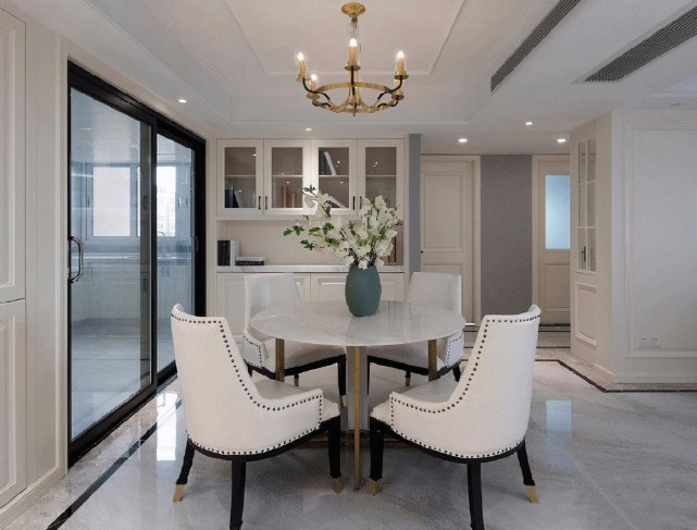 |120平三口之家全屋清一色的简美风格，给人感觉干净明亮