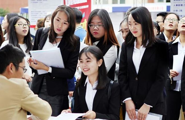 设计师|又一“铁饭碗”招聘了，月薪7500起步，3类学生更容易被录取