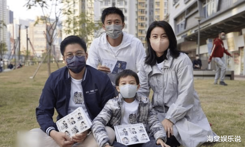 郭晶晶|郭晶晶12月18日带着儿子为老公拉选票！街头发传单笑眼弯弯好亲和