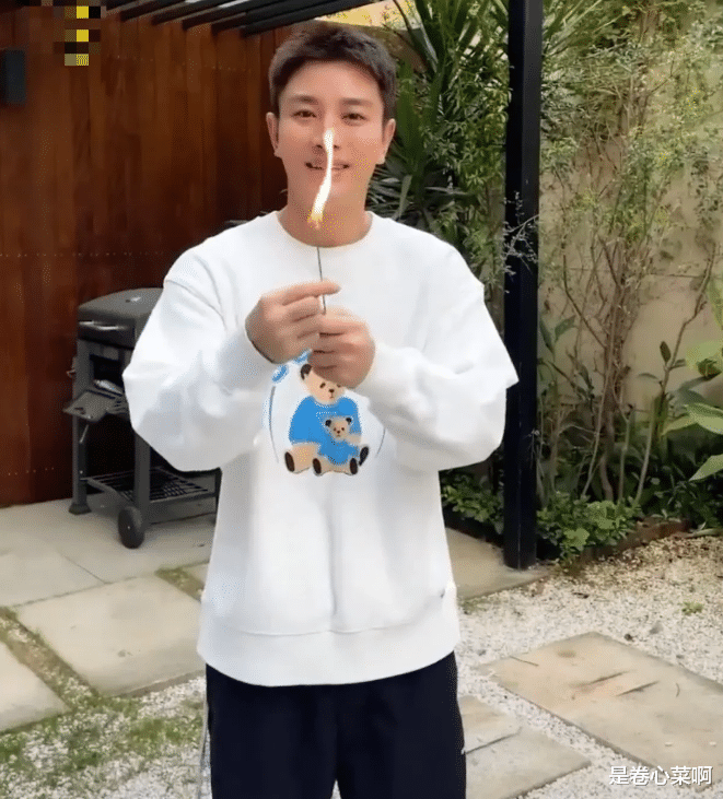 贾乃亮|出什么事了？贾乃亮表演完突然扔掉道具，当场转身离开