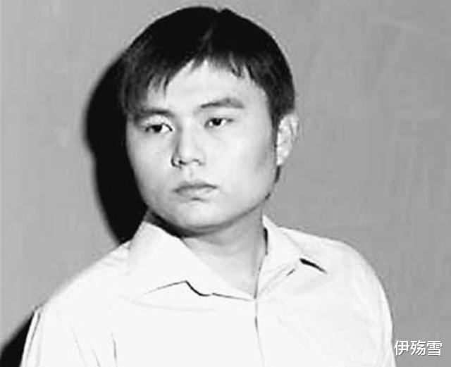 当年明月|22岁公务员“一书封神”,3年赚4100万,跻身作家富豪榜