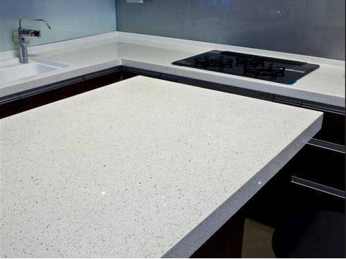 |厨房装修台面会有业主选择石英石,怎么挑选才更靠谱?快来学学吧