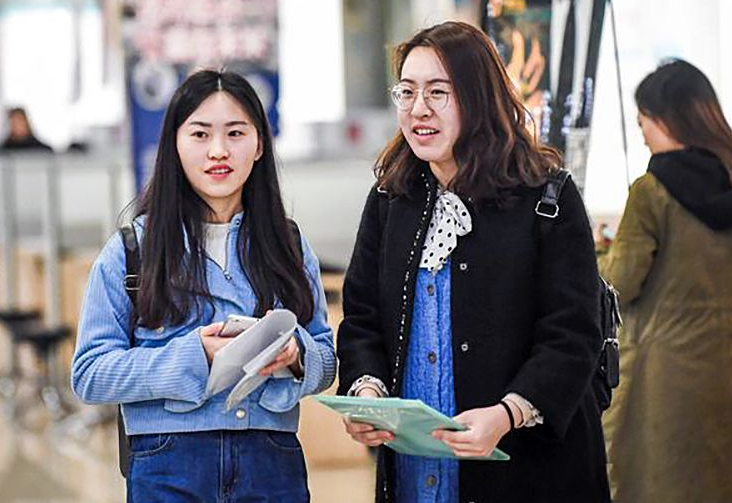 女大学生吐槽老师却忘记关麦,室友的回应来了,定位的地址是亮点