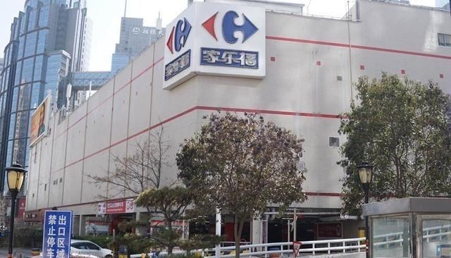 区彭丹 青岛有个老牌商场,曾红极一时如今被“后起之秀”超越,无奈破产