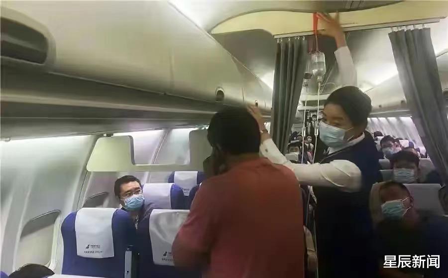 星辰新闻 “能不能帮忙把飞机叫回来?”航班准备起飞,男子却要求返回,官方回应:能