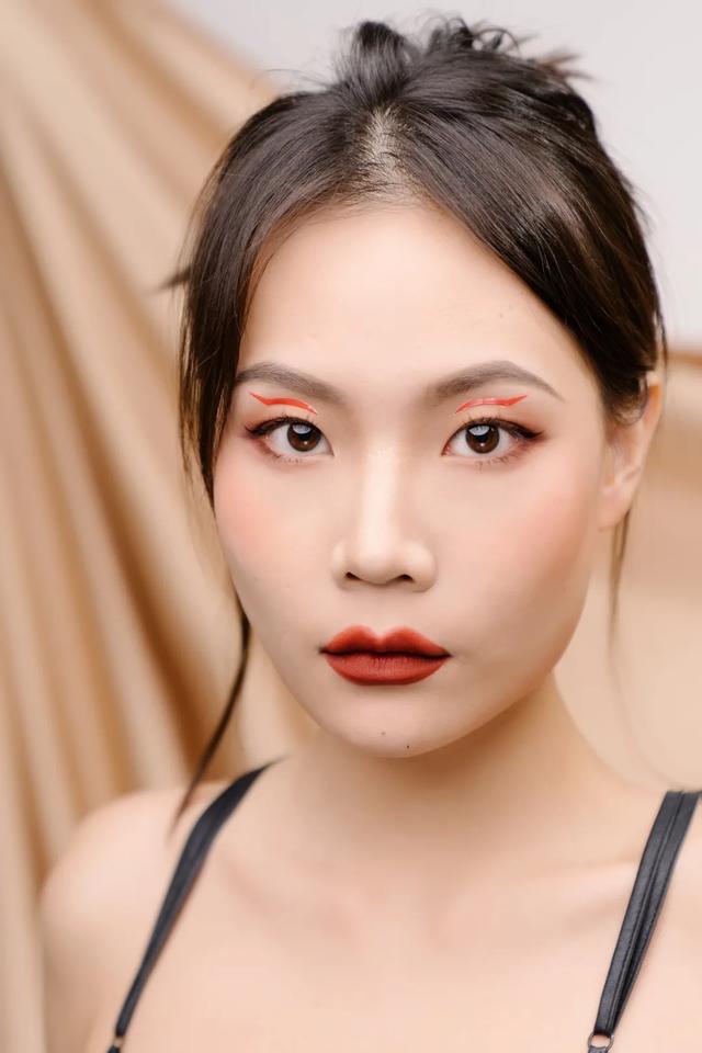 医美 女明星人手一个！眼线贴火出圈了？这期美妆贴纸种草请收好