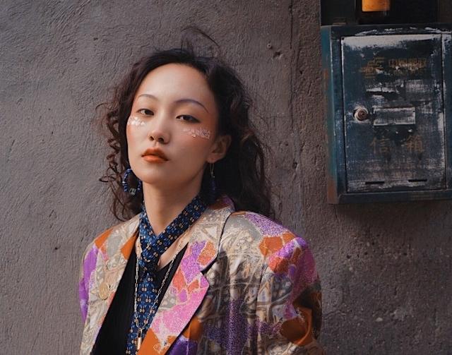 短视频|邋遢宅女贝勒爷，真实身份深藏不露，难怪有3500多万粉丝