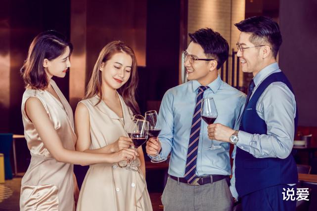 说爱|男人正不正经,不需要试探,看他的“圈子”就有答案