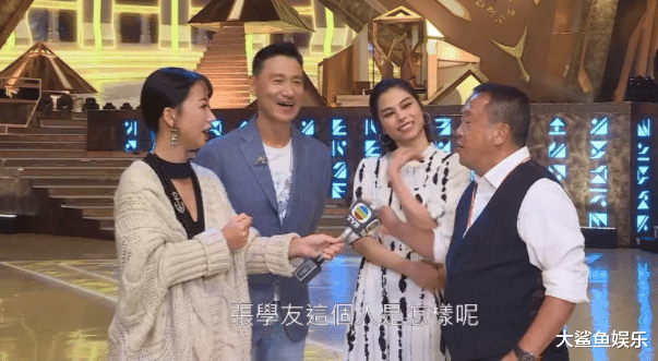 苗侨伟|张学友穿一身修身黑西服状态潇洒似小伙，比同台港姐还抢镜