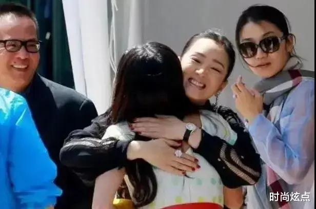 时尚炫点|I997年，张艺谋的老父亲去世，张艺谋女儿张末回来奔丧，希望父母复婚