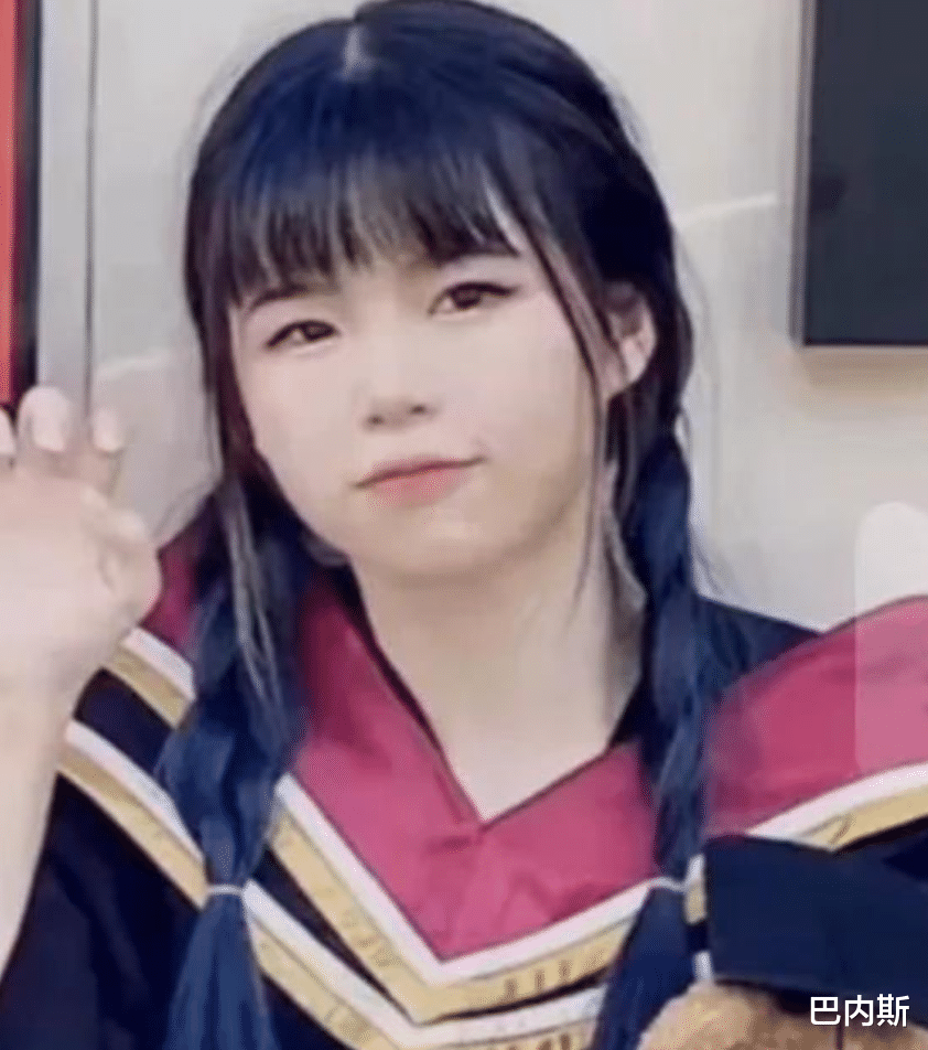 孙海洋晒4室1厅，最大房间给姐姐还有独立卫生间，卓在中间被包围