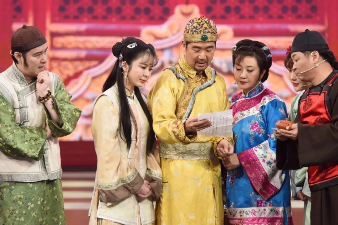 直播带货|老戏骨直播带货被嘲过气，穿和尚服卖力吆喝，全程尴尬赔笑