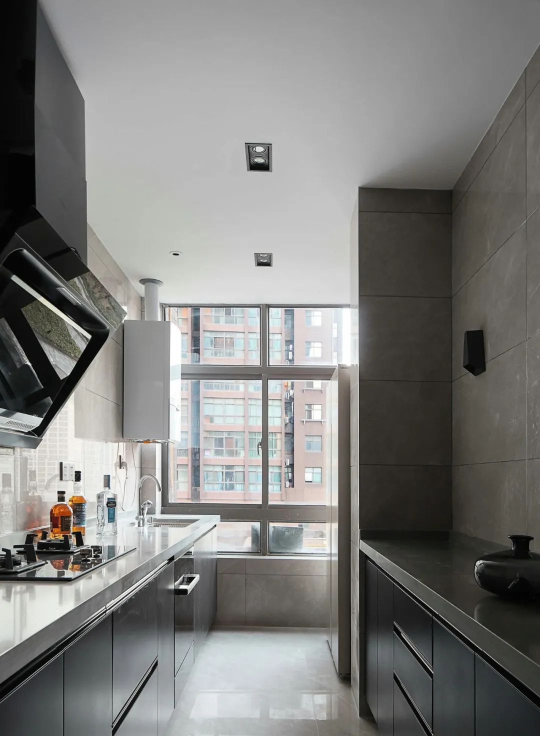 黑白灰+大理石：他家完美演绎都市里的极简生活！