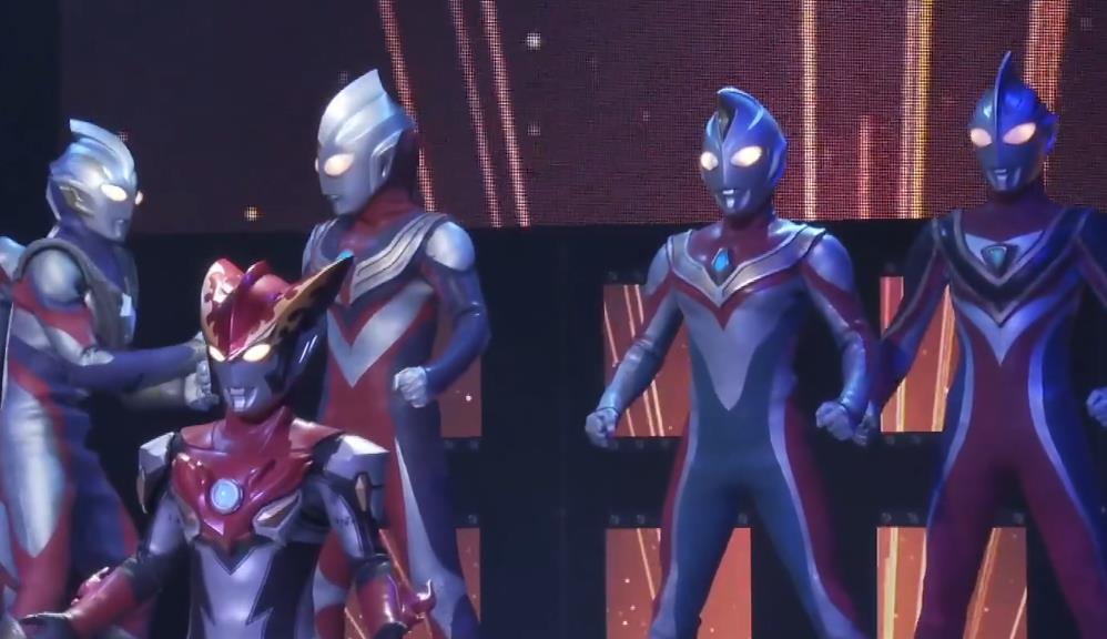 |奧特英雄EXPO新舞臺劇：澤塔和貝老白爆笑互動 欲借汝頭以服眾心